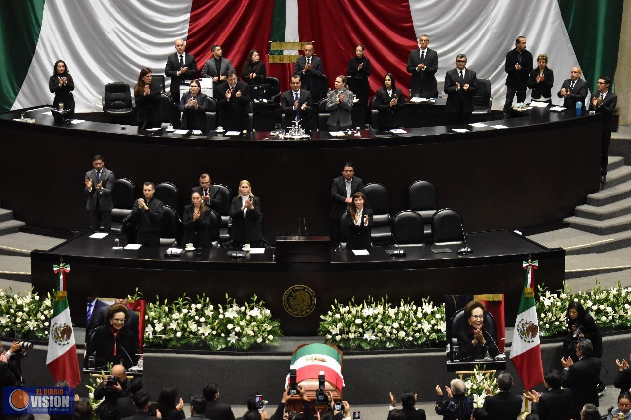 Legisladoras y legisladores rinden homenaje luctuoso a la diputada Ifigenia Martínez y Hernández