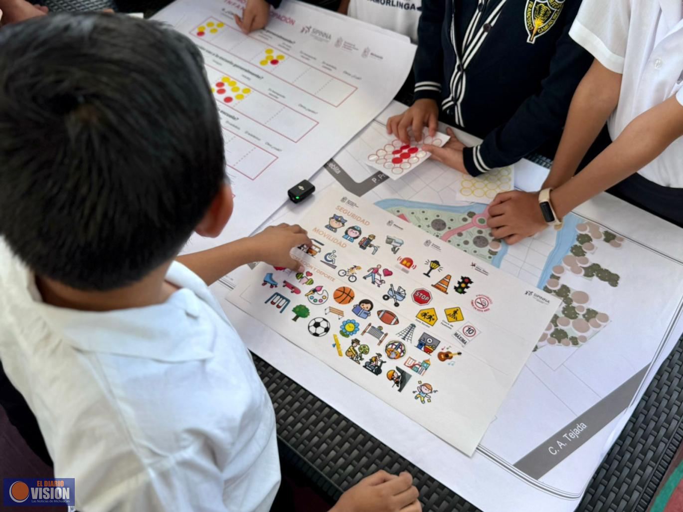 Estudiantes de Uruapan se divierten y aprenden con obra del teleférico