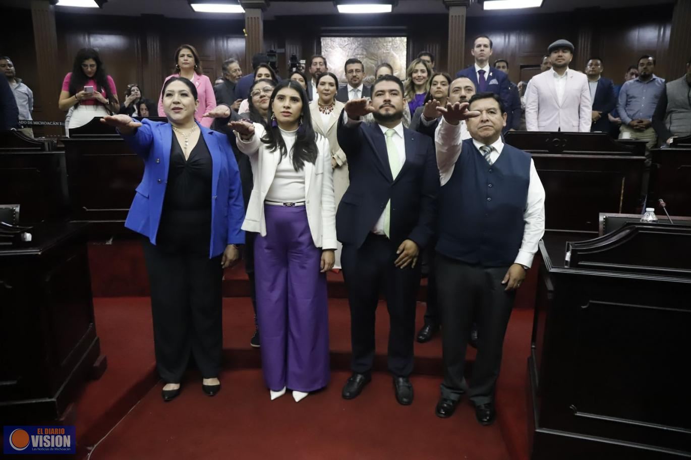 Rinden protesta nuevos funcionarios del Congreso del Estado