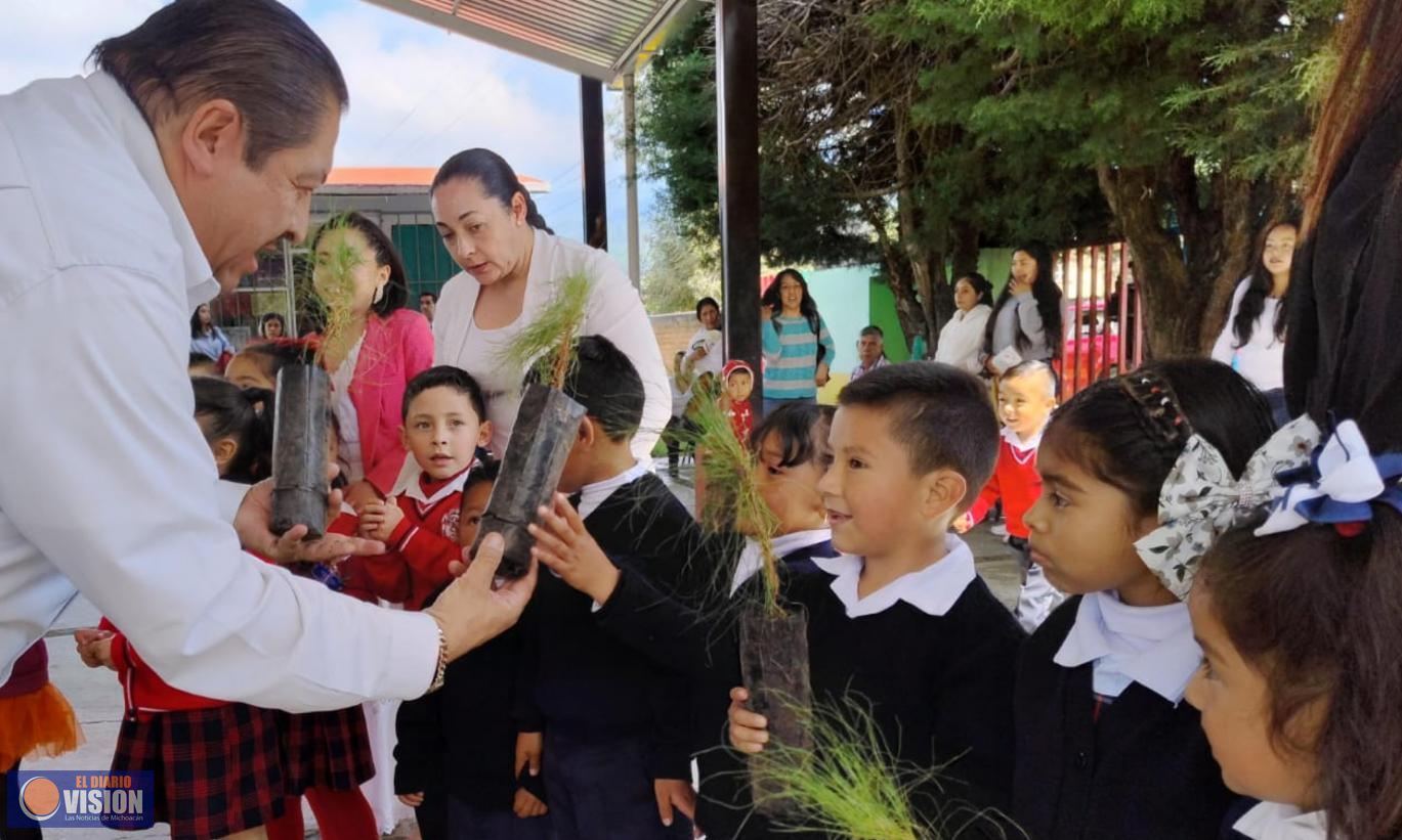 En Angangueo el SNTE Sección 18 impulsa proyecto de reforestación y conciencia ambiental 