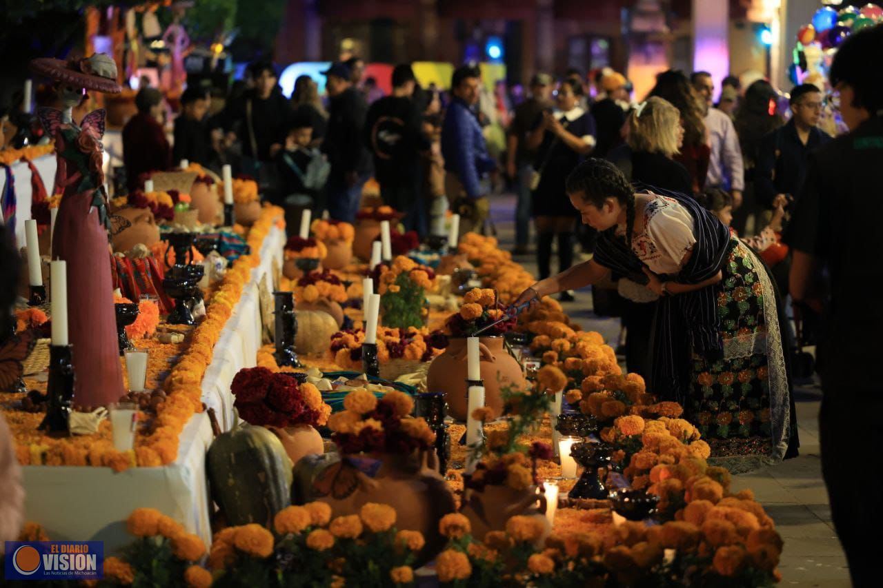 Plaza de Armas, reviste de color y tradición para conmemorar el Día de Muertos