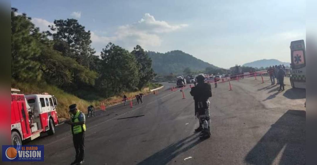 Tragedia en la Siglo XXI; 7 muertos y una lesionada, saldo de choque entre tráiler y camioneta