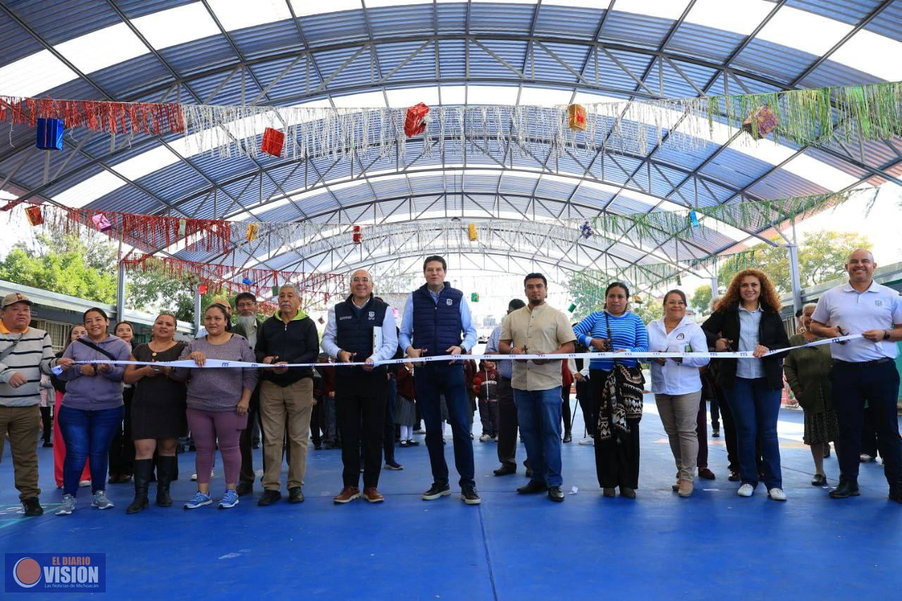 Entrega Alfonso Martínez techumbres en escuelas de Santa María