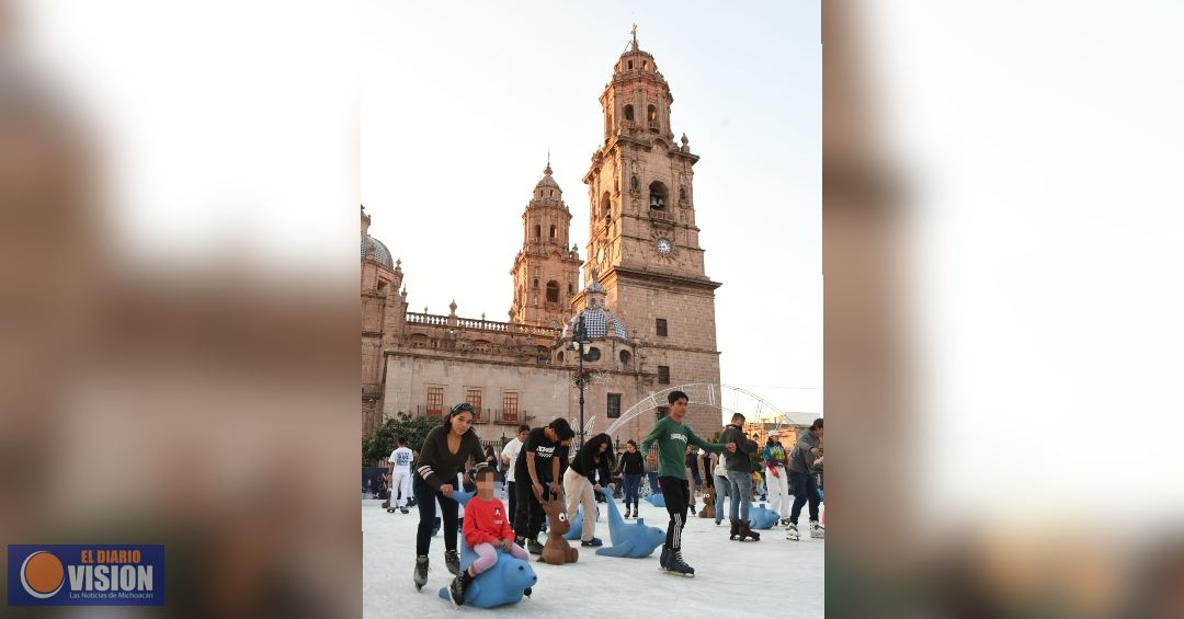 Gobierno de Morelia invita a disfrutar de la Pista de Hielo del Centro; ¡una experiencia única!