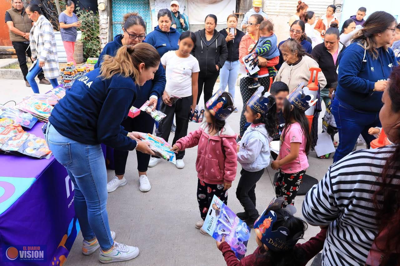 DIF de Morelia lleva alegría y regalos de los Reyes Magos a niñas y niños