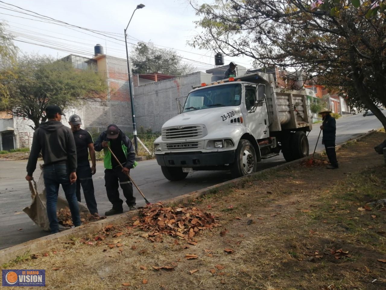 Vecinos de la colonia 3 de agosto se suman a jornada de limpieza del Gobierno de Morelia