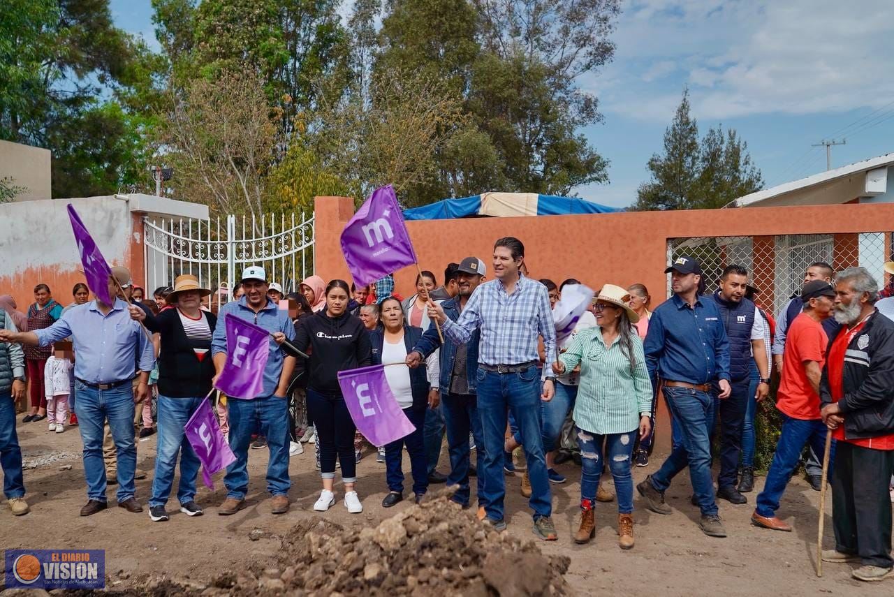 Arranca Alfonso Martínez rehabilitación de camino saca cosecha en Chiquimitío