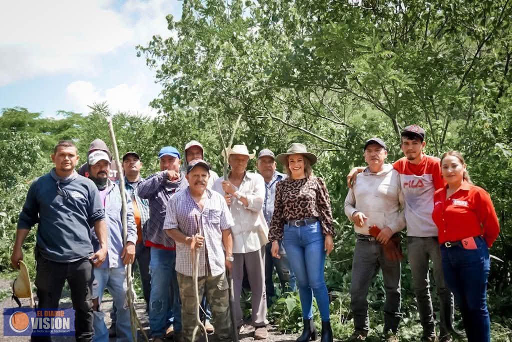 La alcaldesa de Turicato arrancó jornadas de chapon en carreteras de tierra caliente 