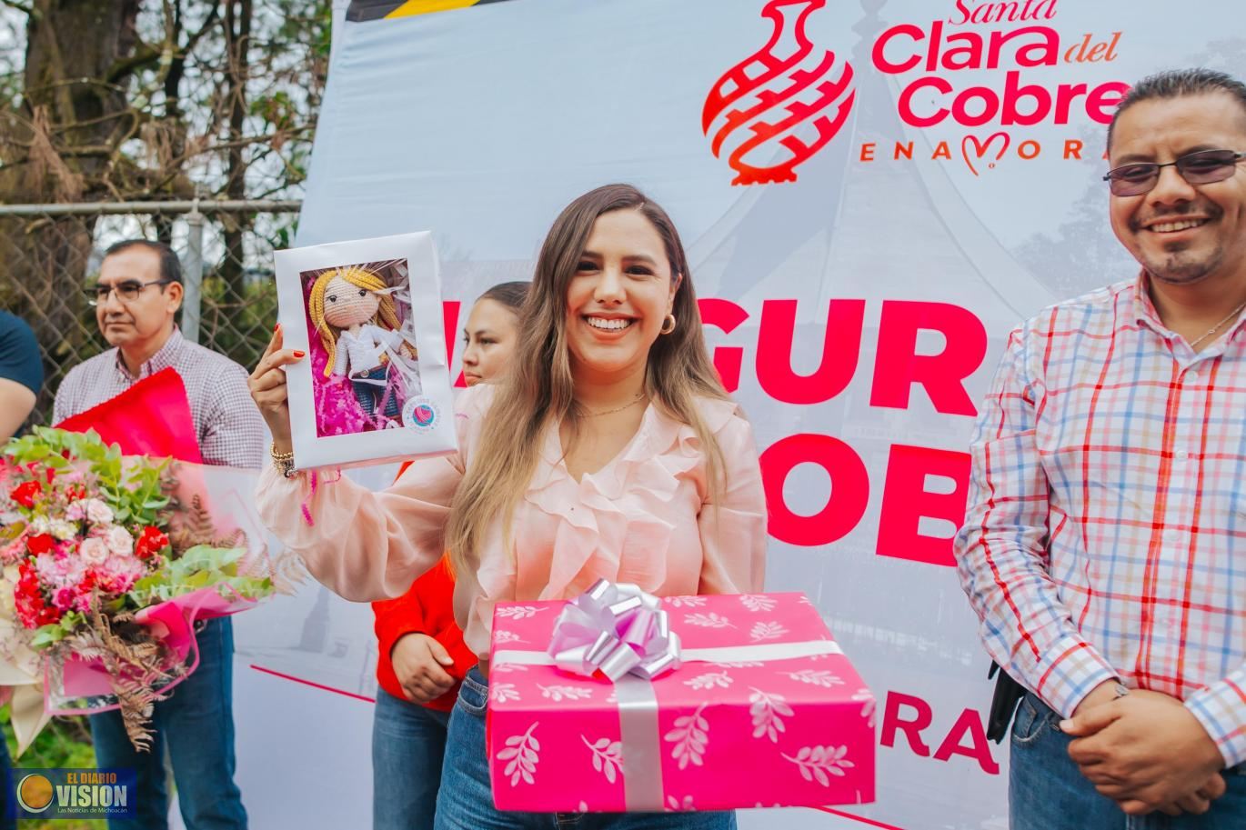 Inaugura Dayana Pérez Mendoza tramo carretero en el Tarascón