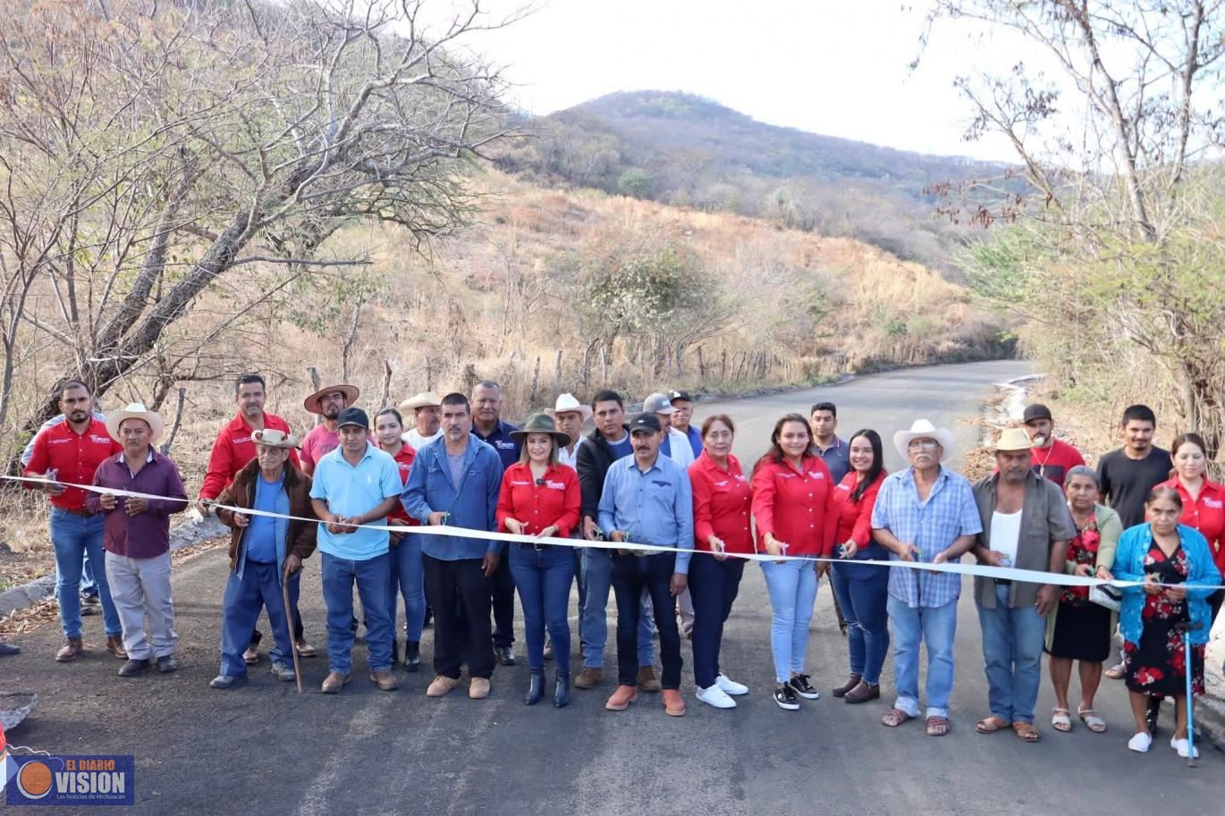 Fortalece Graciela Hernández Arreola conectividad y mejora de la movilidad en Turicato 