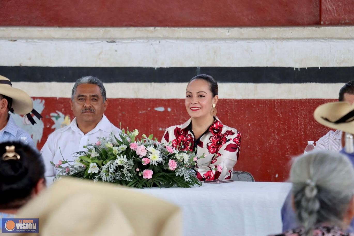 Encabeza Graciela Hernández Arreola, asamblea general de la Asociación Ganadera de Turicato 