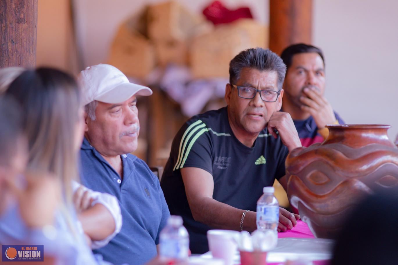 Fortalece Dayana Pérez diálogo con artesanos rumbo a Semana Santa en Salvador Escalante