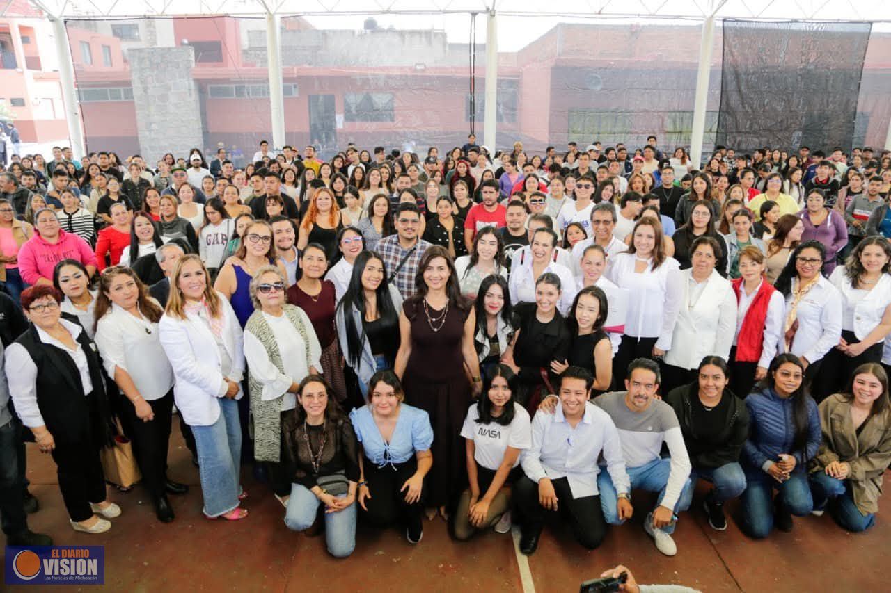 Michoacán logra  justicia laboral a los maestros: Gaby Molina 