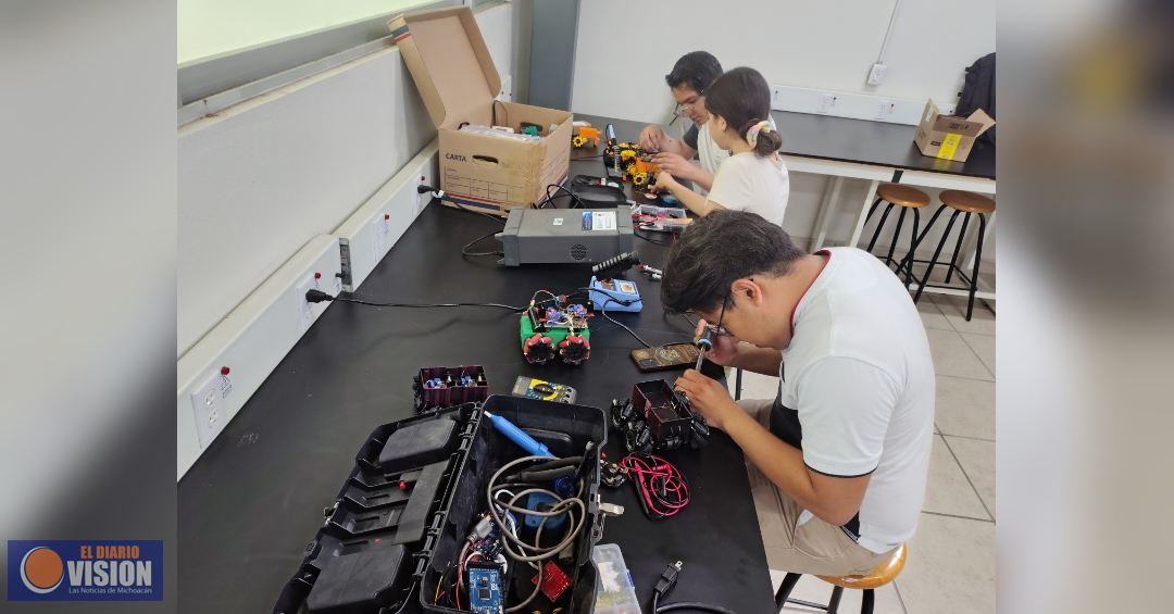 Nicolaitas destacados en Robótica con miras a participar en la Copa FUTBOT MX 2026