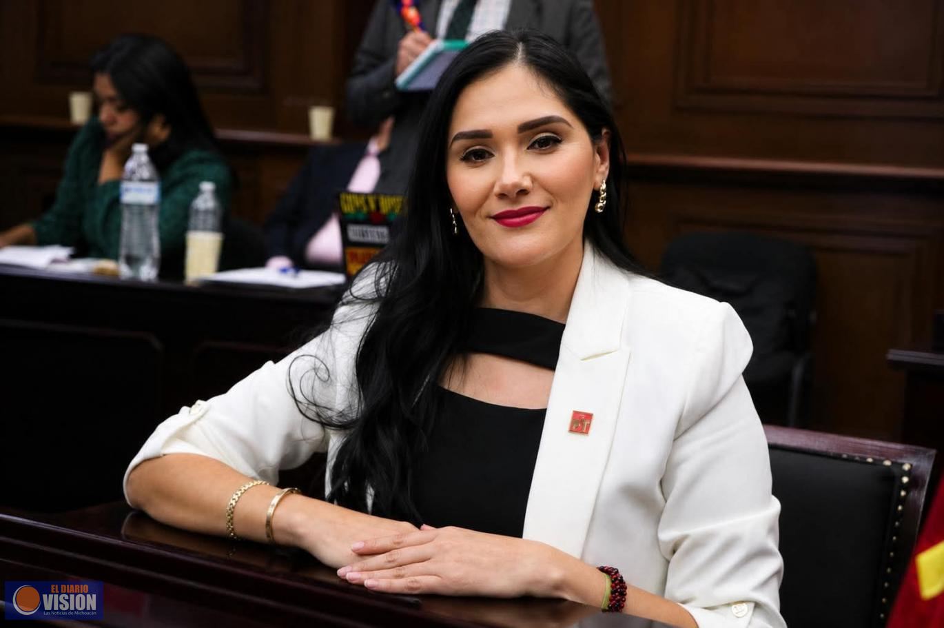 Diana Espinoza celebra que se promueva la escritura manuscrita en educación básica