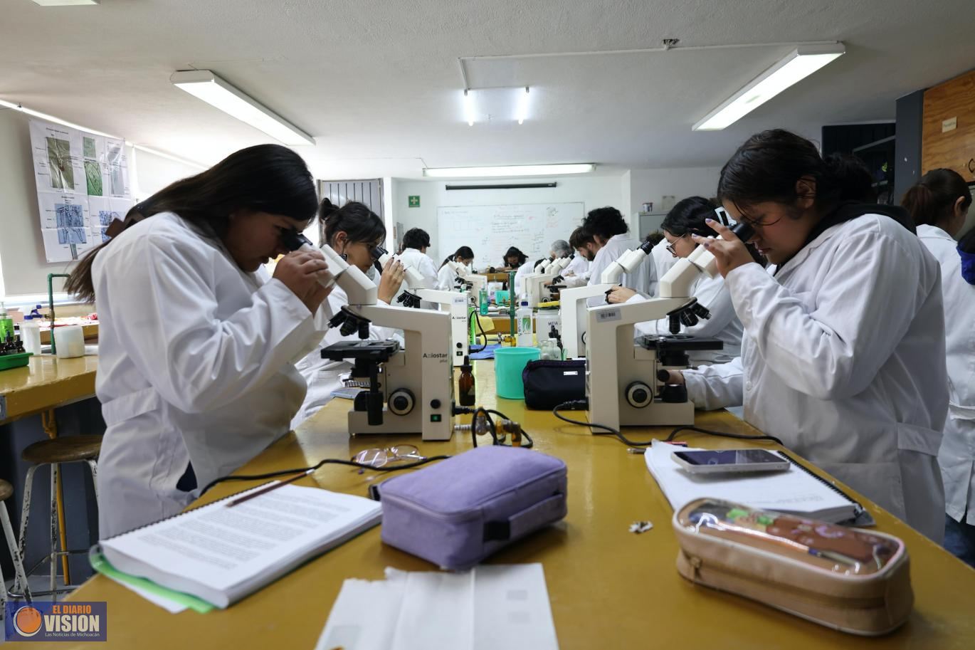 La Licenciatura en Biología te ofrece comprender el funcionamiento del medio ambiente 
