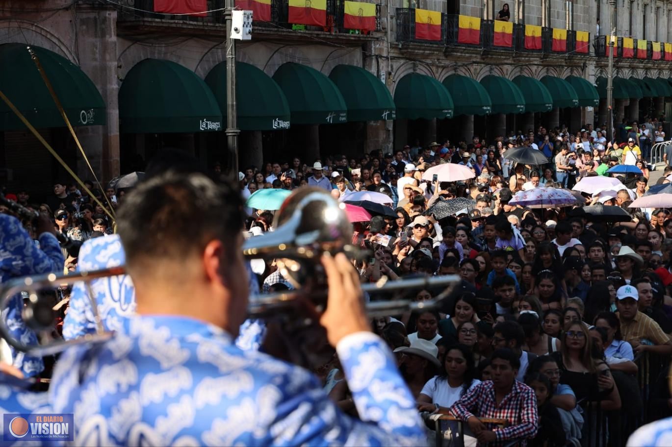 Banda Monarca enciende el arranque del concierto de aniversario de Morelia 