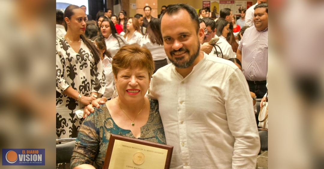 Hugo Rangel reconoce al CENDI por recibir la Presea al Mérito Docente