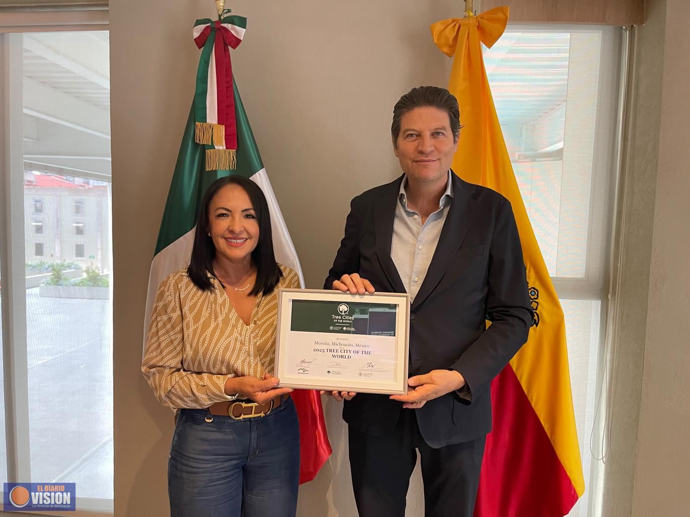 Recibe Alfonso Martínez reconocimiento internacional que distingue a Morelia como ‘Ciudad Árbol’