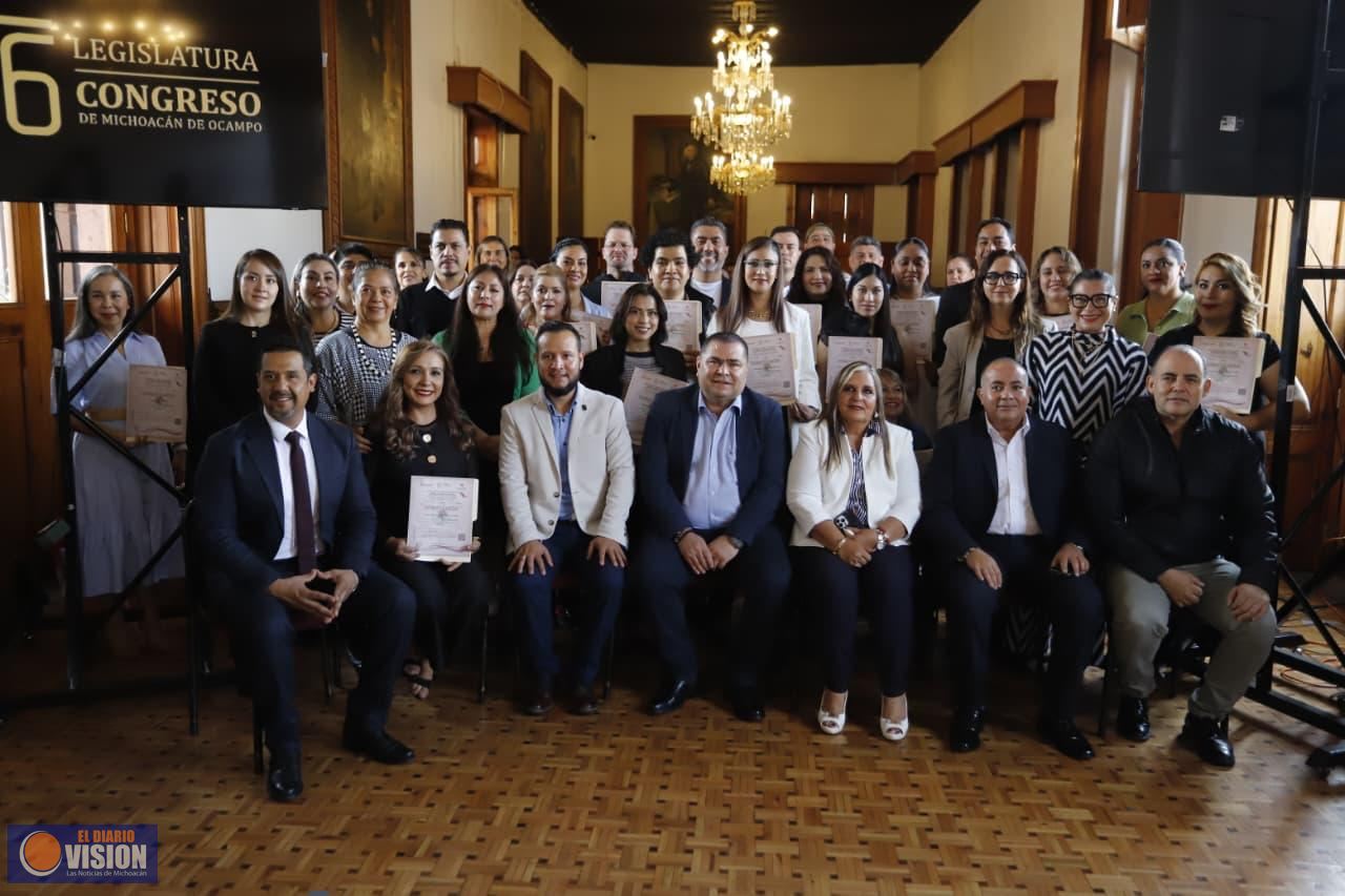 Congreso del Estado y STASPLE entregan constancias por capacitación a sus trabajadores