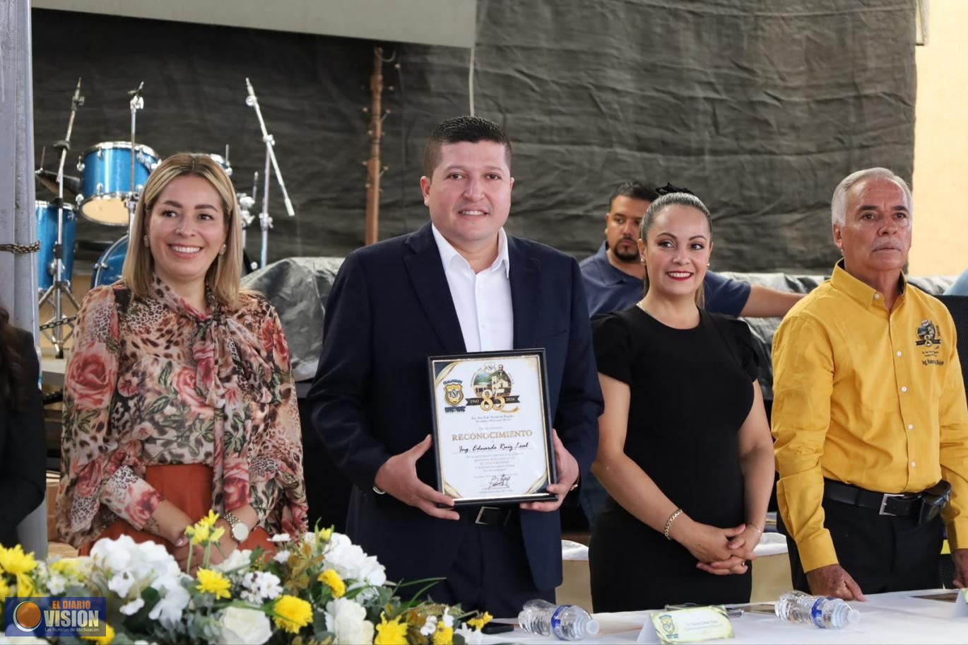 Vicente Gómez reconoce trayectoria educativa de la Sec. Fed. “Nicolás de Regules” de Tacámbaro