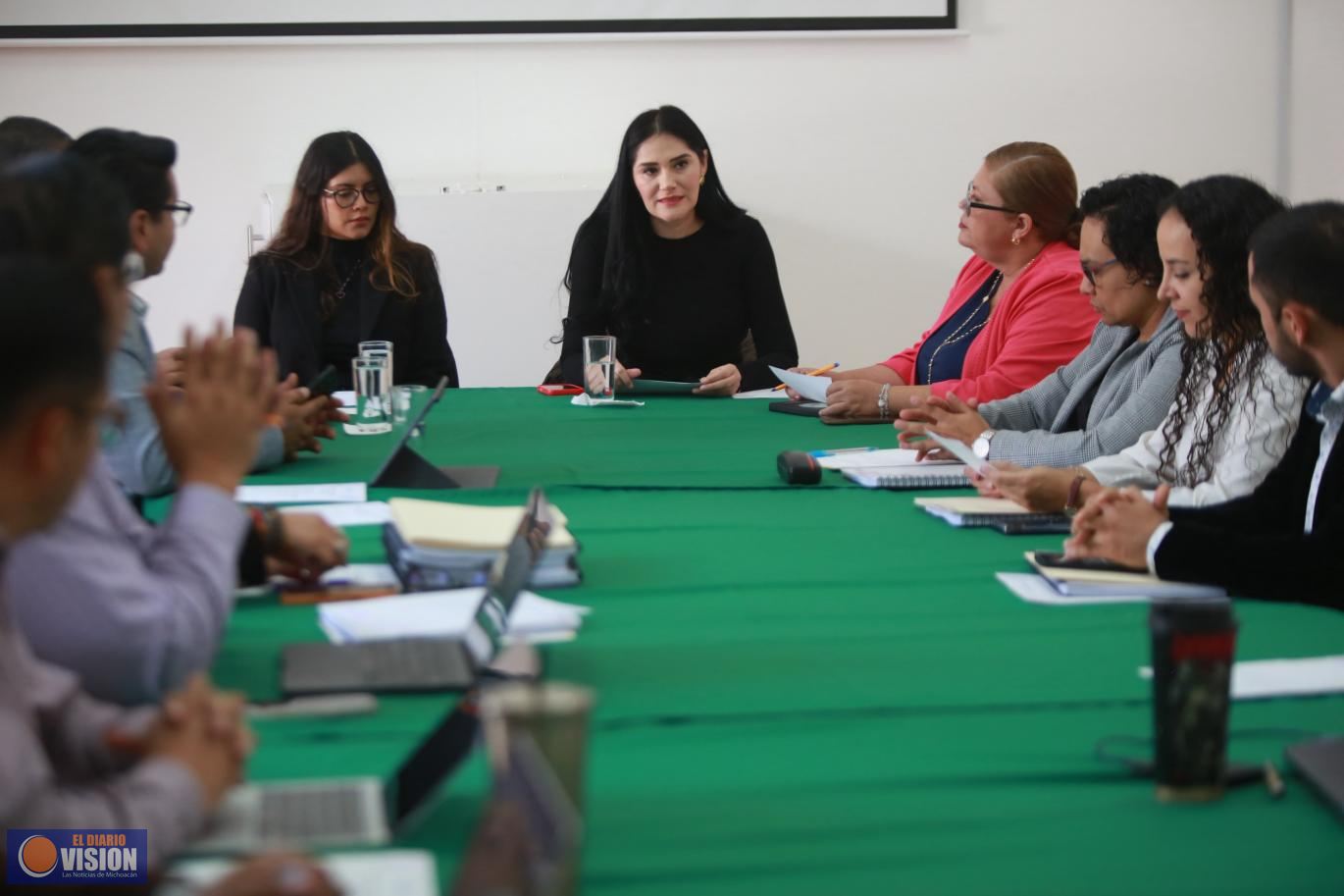 La Presidenta de Asuntos Electorales, Diana Espinoza, se reúne con Consejeros del IEM