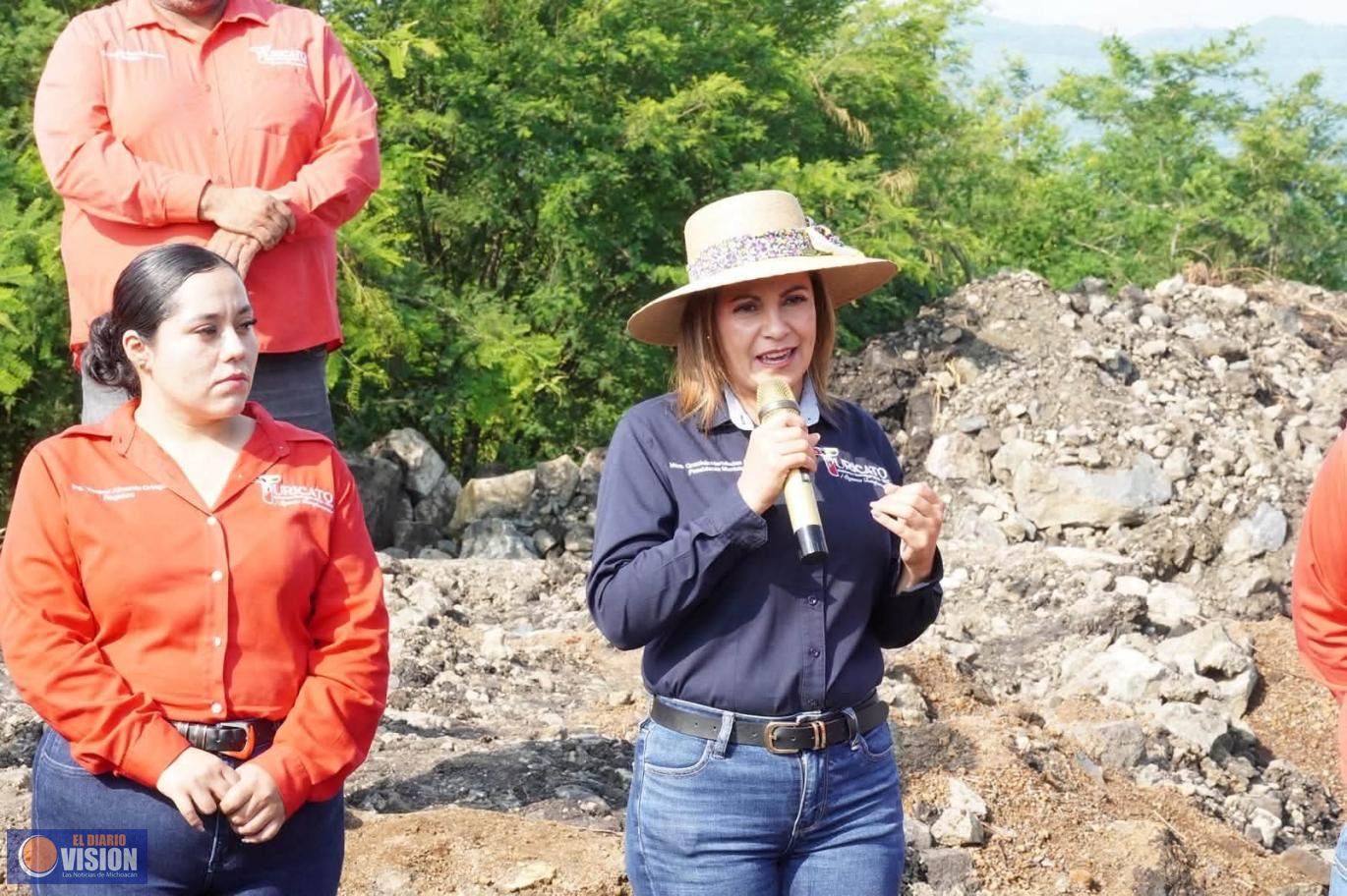 Encabeza Graciela Hernández Arreola trabajos de drenaje en la colonia Altozano 