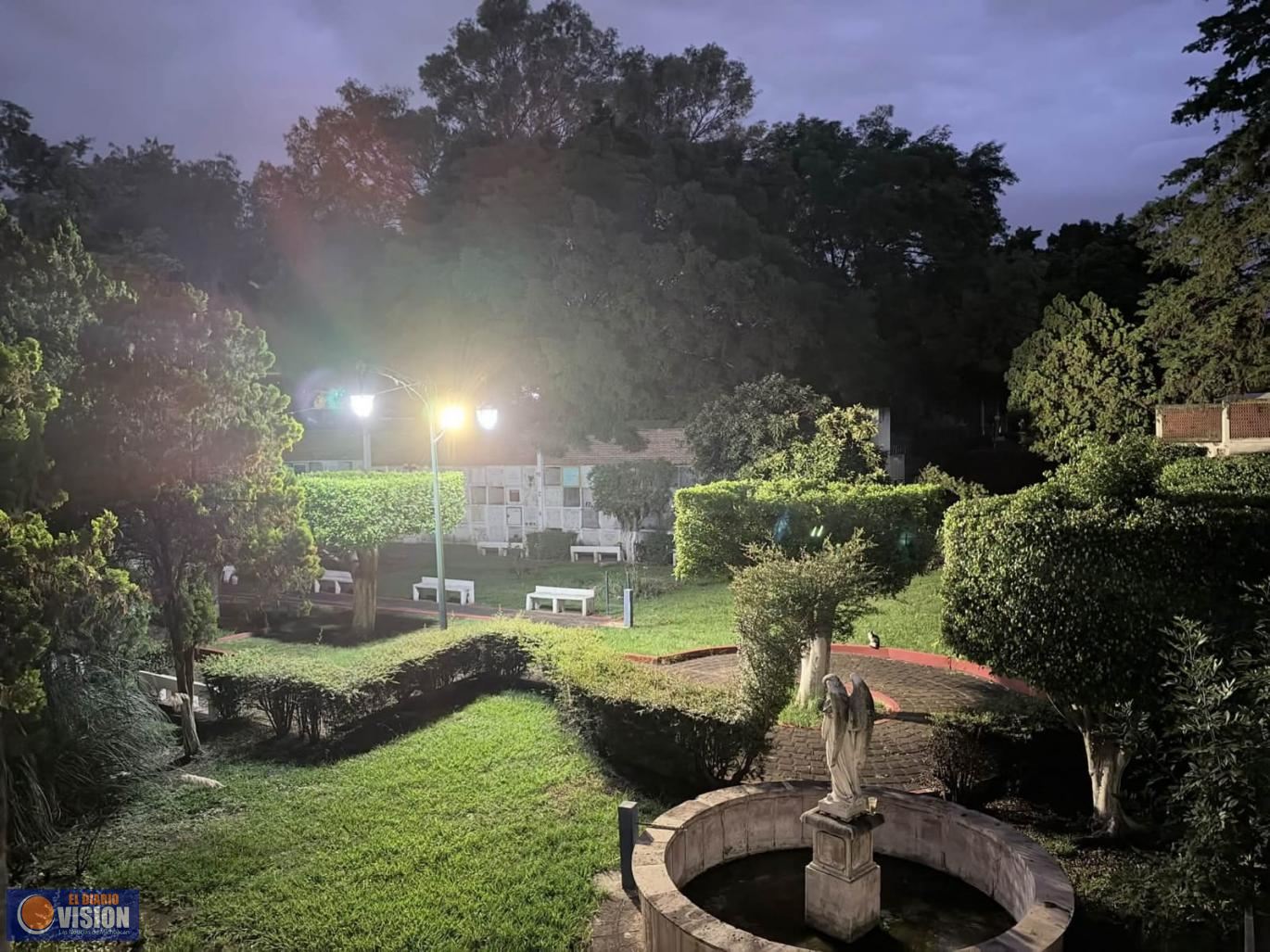 Gobierno de Morelia refuerza alumbrado del Panteón Municipal