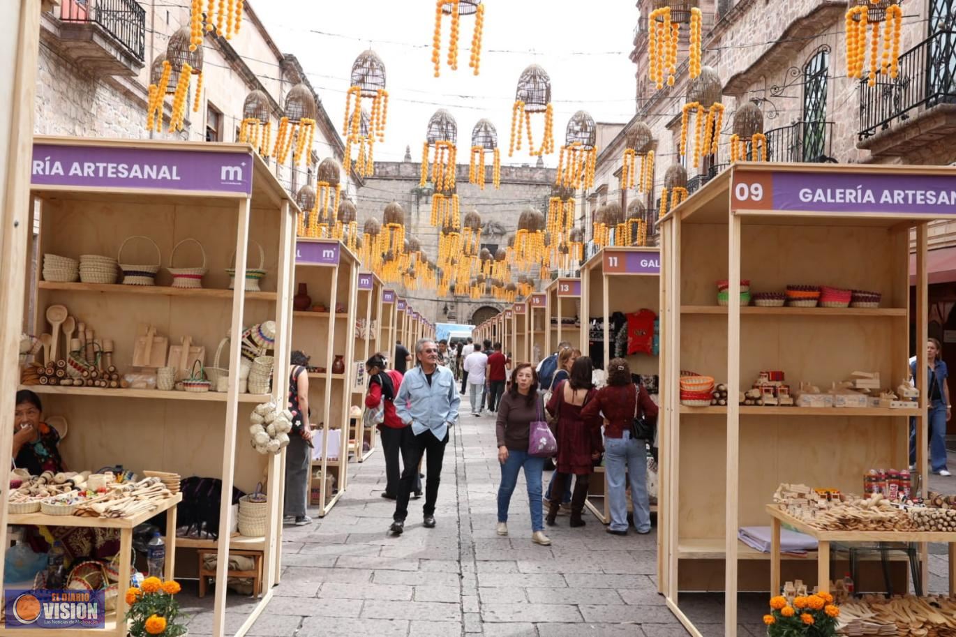 Alfonso Martínez invita a disfrutar del bazar de artesanías michoacanas en el Centro de Morelia