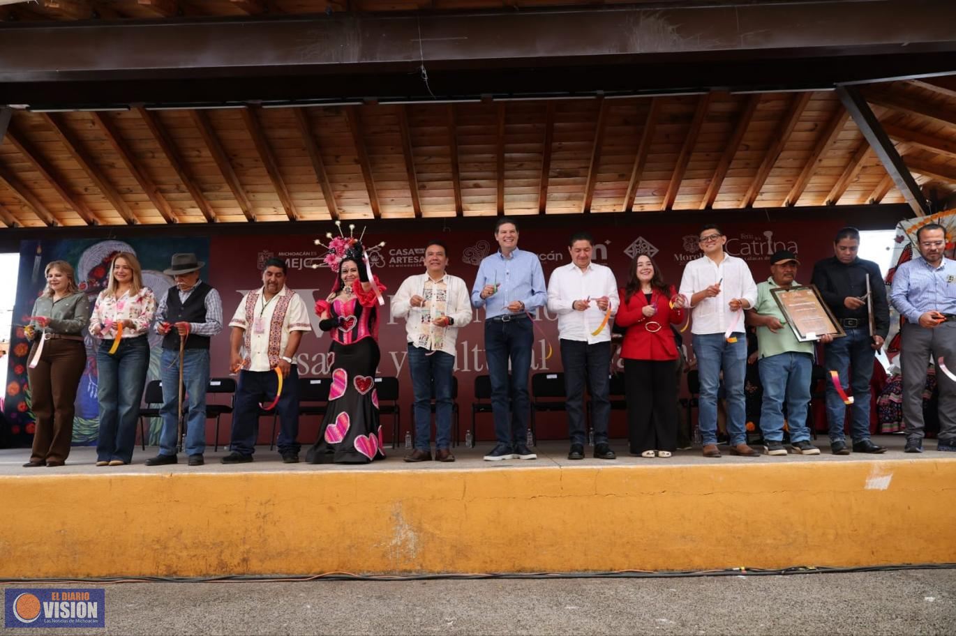 Alfonso Martínez Alcázar inaugura la Feria Nacional Artesanal de la Catrina de Capula
