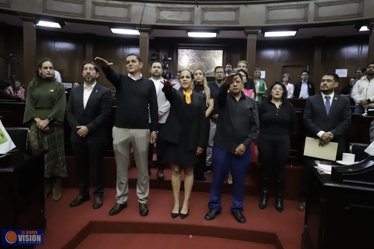 Congreso del Estado toma protesta a sindica y dos regidores del municipio de Chavinda