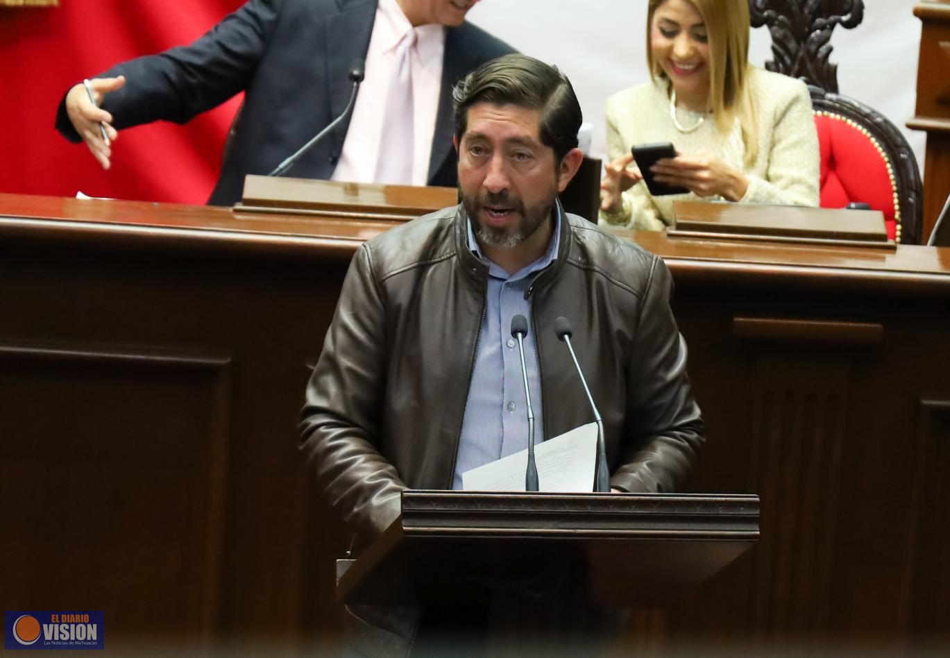 Abraham Espinoza propone prohibir que niñas y niños viajen sin protección en motocicletas