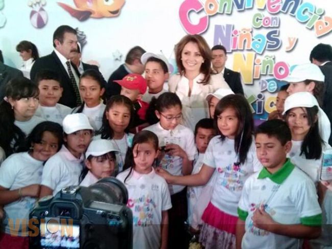 Niñas michoacanas acuden a convivencia con la Presidenta Nacional del DIF