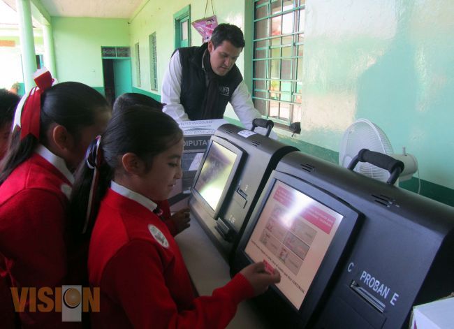 Niños de Páztcuaro disfrutaron de la ludoteca del IEM 