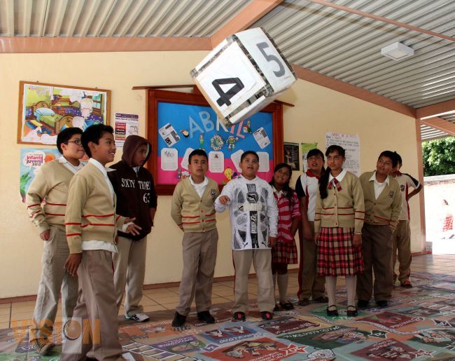 Ludoteca del IEM visita a estudiantes de Panindícuaro 