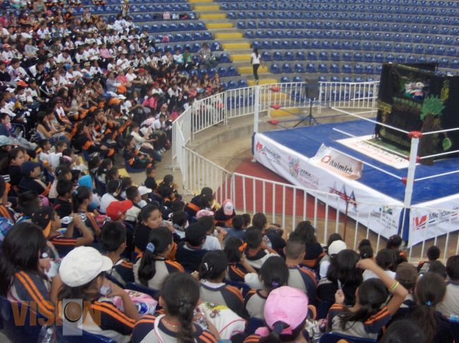 Más de mil 500 niños participaron en la obra de teatro guiñol del Itaimich