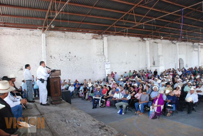 Entregan apoyos a productores afectados por heladas