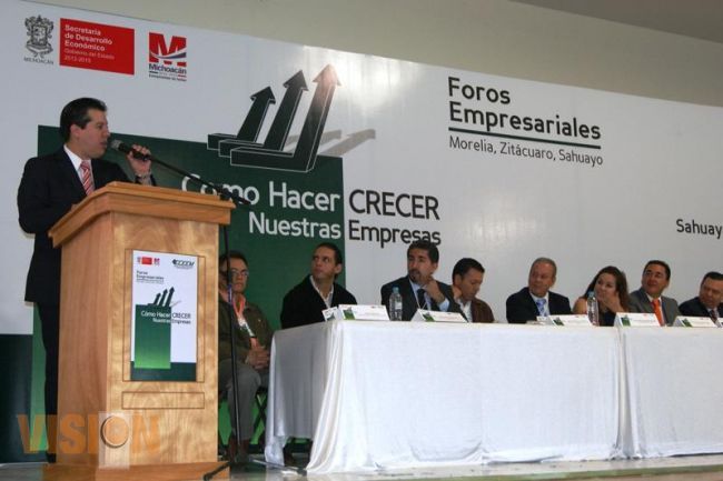 Inaugura Ricardo Martínez Foro 