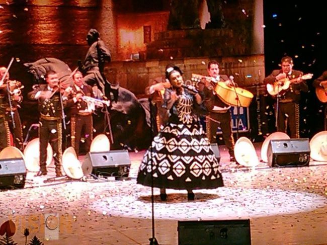 espectacular presentación de Laura Zapata en el XVI Festival del Mariachi y Tradiciones