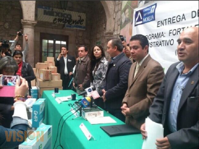 Entregan equipamiento a 60 empresas morelianas 