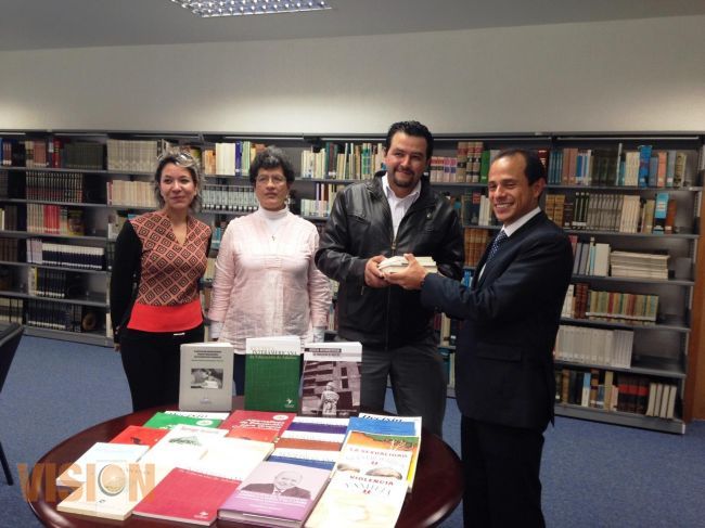 SMRyTV recibe donativo de libros del CREFAL.