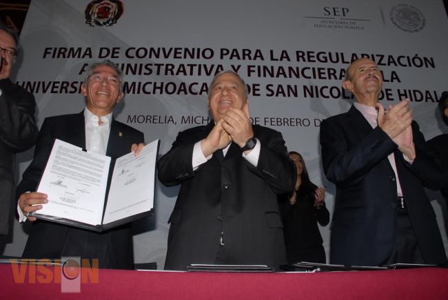 Firman convenio Chuayffet y Jara Guerrero para la regularización administrativa de la UMSNH