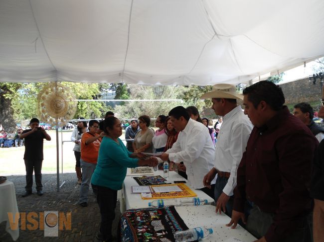 Alfarería, fibras vegetales y textil bordados, artesanía que enmarca la belleza de Tzintzuntzan