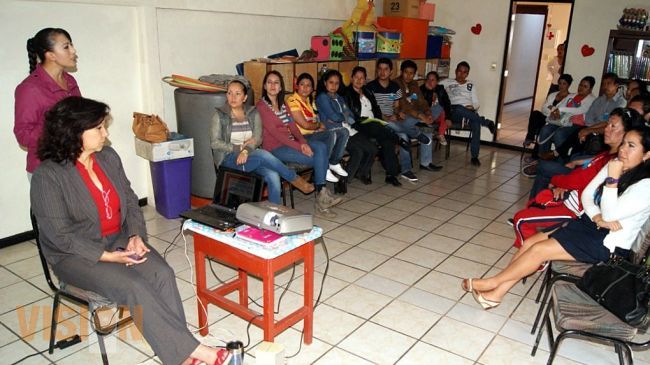 Capacitarán y profesionalizarán a personas que buscan microcréditos