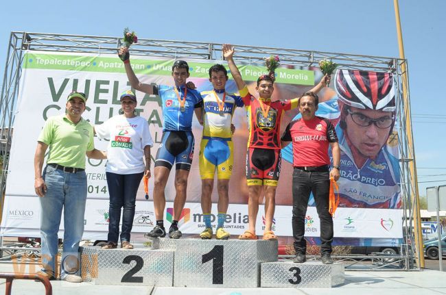 Gana Hiram Santiago Pérez la segunda etapa de la Vuelta Ciclista a Michoacán 2014.