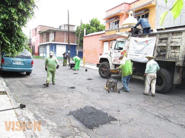Cierra obras públicas importante semana de bacheo.