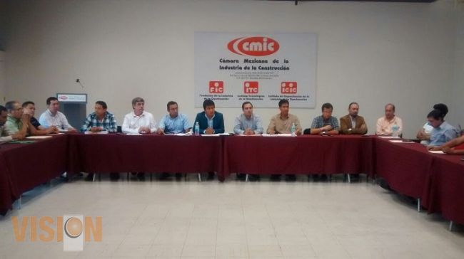 Analiza CMIC y Junta de Caminos situación de obras en el estado