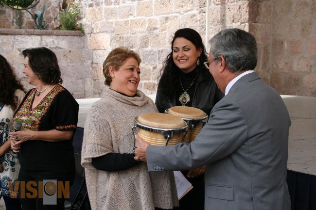 Entregan de equipamiento para las escuelas de iniciación artística de Michoacán.