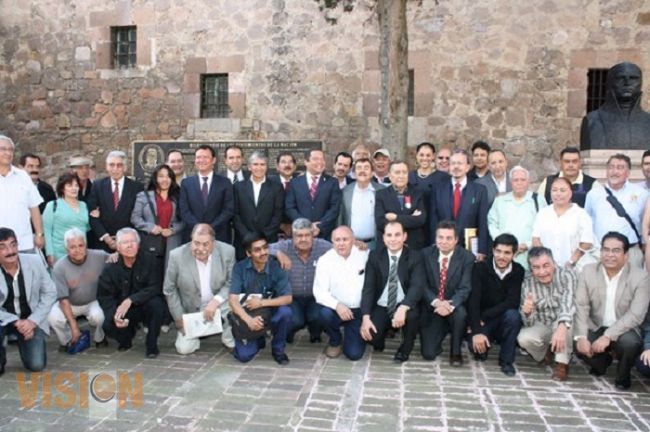 Sergio Román, recibió la Presea "AMIPAC 2014"