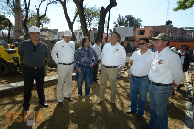 Supervisa WLM los avances en la rehabilitación de la plaza carrillo.